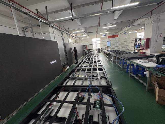 室內(nèi)P4 LED顯示屏：磁吸簡易箱體車間組裝